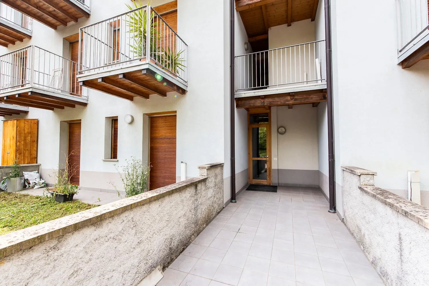 Cave 47 Zona Ospedale Giovanni Xxiii Bergamo 0*,  Italien